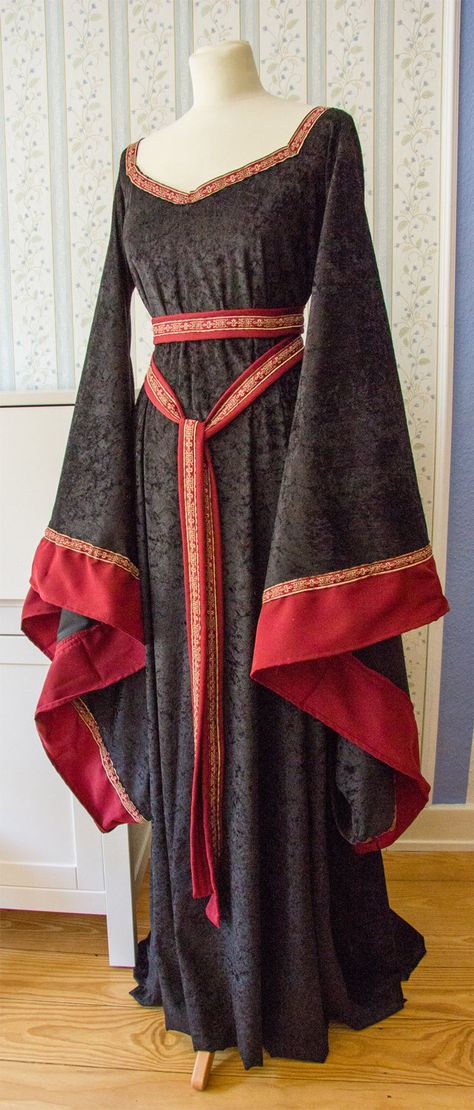 Luxury Medieval Dress For Halloween Cosplay, Medieval Woodland Dress, Luxury Fitted Medieval Dress For Halloween, Historical Dark Ages Dress, Luxury Traditional Medieval Dress For Women, Luxury Fitted Fairytale Medieval Dress, Luxury Fitted Red Medieval Dress, Luxury Elven Medieval Dress For Cosplay, Medieval Queen Dress Blue