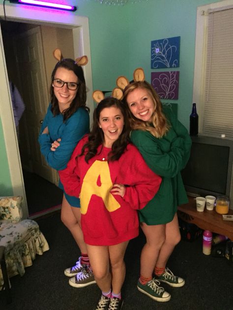 DIY Alvin and the Chipmunks costume. Trio Twin Day Ideas, Twin Day Ideas For School Spirit Week, Alvin And The Chipmunks Halloween, Twin Day Spirit Week, Chipmunk Costume, Alvin And The Chipmunks Costume, Twin Day Ideas, Chipmunks Costume, Halloween Costume Teenage Girl