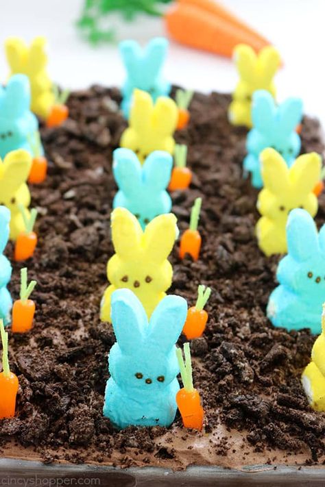 If you are needing an easy but delicious dessert for Easter, you will want to make this PEEPS Easter Garden Poke Cake. Super fun, colorful plus ...it's easy. #Easter #PEEPS Peeps Dessert, Peeps Recipes, Cute Easter Desserts, Peeps Cake, Easter Marshmallow, Easter Cake Recipes, Peeps Easter, Marshmallow Peeps, Easter Desserts Recipes