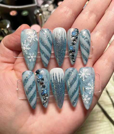 Extra Winter Nails, Extreme Christmas Nails, Ice Blue Winter Nails, Ice Blue Nails Winter Snow Queen, Snowflakes Nail Art, Teal Christmas Nails, Teal Winter Nails, Advent Nails, Winter Nails Stiletto