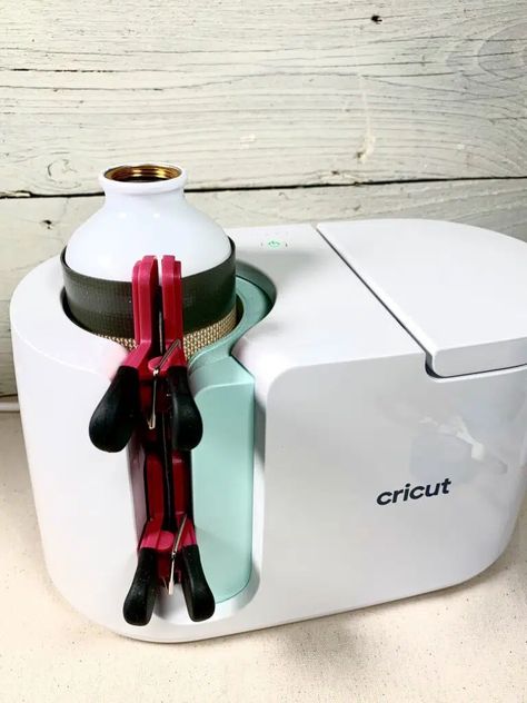 Cricut Travel Mug, Cricket Mug Ideas, Cricut Stackable Mug Ideas, Sublimation Water Bottle Ideas, Cricut Mug Press Ideas, Cricut Mug Ideas, Cricut Designs Free, Sublimation Inspiration, Projet Cricut