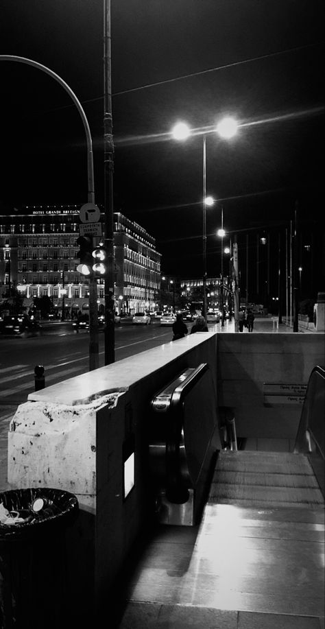 Athens At Night, Athens Night Streets, Athens Greece Aesthetic, Athens Aesthetic, Athens By Night, Athens City, Lit Wallpaper, Tumblr Photography, Thessaloniki