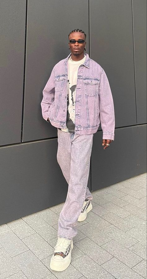 Men’s Purple Outfit, Lavender Outfit Men, Purple Men Outfit, Purple Streetwear Outfit, Purple Outfits Men, Hiphop Outfit Men, Hbcu Aesthetic, Purple Jeans Outfit, Streetwear Outfit Men