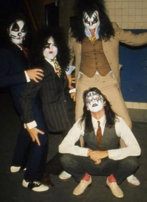 Gene Simmons Kiss, Kiss Music, Eric Singer, Kiss Images, Kiss Members, Kiss Dress, Eric Carr, Peter Criss, Kiss Army