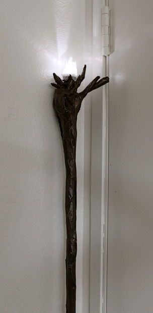 Roy just adores lord of the ring and I think he will treasure this gorgeous gandolf staff. Staff Tutorial, Gandalf Staff, Lord Of The Rings Decor, Lotr Party, Thanksgiving Recipes Side Dishes Easy, Hobbit Holes, Wizard Staff, Geek Room, Casa Hobbit