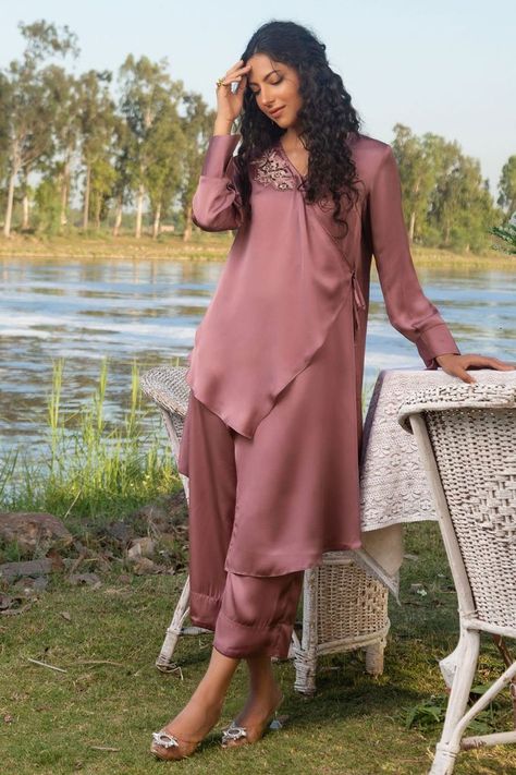 Two Piece Suit (shirt + Trousers) Embroidered Motive Patch On Neckline Plain Front, Back, Sleeves And Sides String Tie Knot At Side Fabric (shirt + Trousers): Silk Color: Tea Pink Model Is Wearing Size Small (s) Ready To Wear Tops, Long Floral Skirt, Pink Model, Suit Shirt, Salwar Designs, Kurti Designs Party Wear, Silk Suit, Embroidery Designs Fashion, Stylish Dress Book