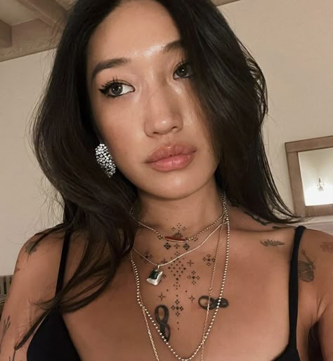 Beauty Job, Peggy Gou, Temp Tattoo, Beauty Magazine, Girl Inspiration, Indie Outfits, Insta Photo Ideas, Tattoo Style, Cute Tattoos