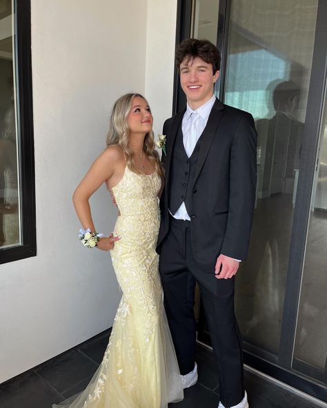 Yellow Prom Dress Sparkly, Yellow Prom Dress Aesthetic, Yellow Prom Couple, Prom Yellow Dress, Pale Yellow Prom Dress, Pastel Yellow Prom Dress, Light Yellow Prom Dress, Md Dresses, Yellow Prom Dresses