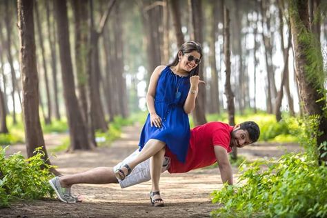 Pre Wedding Photoshoot Ideas, Wedding Photoshoot Ideas, Pre Wedding Photoshoot Props, Wedding Photoshoot Props, Couple Wedding Dress, Pre Wedding Shoot Ideas, Pre Wedding Photoshoot Outdoor, Pre Wedding Poses, Wedding Couple Poses Photography