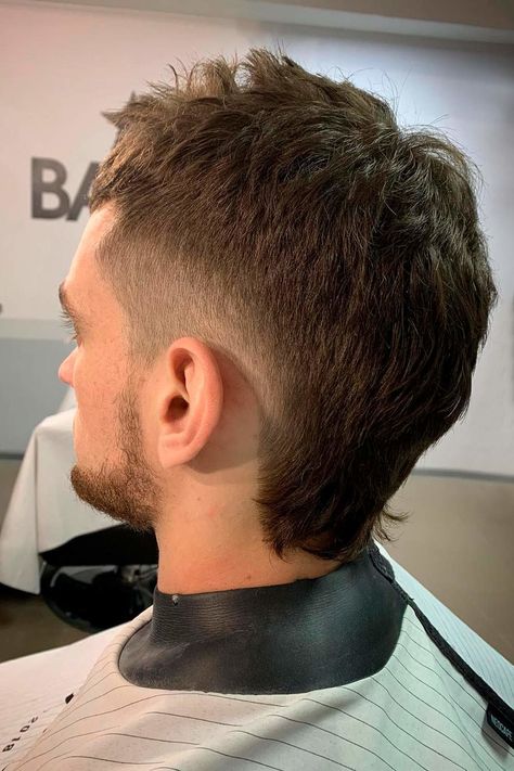 All You Need To Know About A Modern Mullet Haircut ★ Mens Straight Hair, Mens Mullet, Modern Mullet Haircut, Mullet Fade, Short Mullet, Mohawk Mullet, Mohawk Hairstyles Men, Mullet Wig, Monochrome Makeup Look