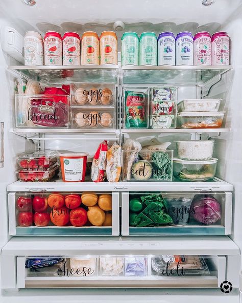 Small Fridge Organization, Fridge Organization Hacks, Fridge Organization Ideas, Dream Fridge, Healthy Fridge, Vibrant Kitchen, Fridge Organisers, House Organisation, Kitchen Fridges