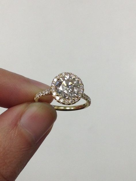 Circle Engagement Rings, Round Halo Engagement Rings, Round Halo, Wedding Rings Halo, Gorgeous Engagement Ring, Dream Engagement Rings, Gold Circle, Engagement Rings Round, Three Stone Engagement