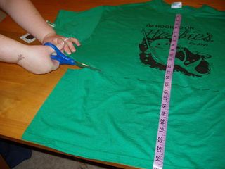 In this instructable, I will describe how you can make a t-shirt for your dog out of an old human-sized tee. Dog Shirt Diy, Dog Shirt Pattern, Old Tee Shirts, T Shirt Hacks, Shirt Hacks, Dog Clothes Diy, Diy Jacket, Small Dog Clothes, Old Shirts