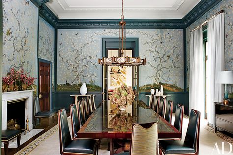 Steven Gambrel Revitalizes a Georgian-Style Mansion in Old Westbury, New York Photos | Architectural Digest Beaux Arts Architecture, New York Mansion, Steven Gambrel, Gracie Wallpaper, Old Westbury, Dining Room Wallpaper, Home Decor Colors, Traditional Dining Room, Trendy Home Decor