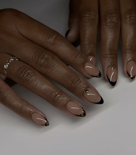 Round Elegant Nails, Nails For Formal Event Black Tie, Matte Black Nails With Gold, Simple Chic Nails, Short Professional Nails, Nails For Black Dress, Dainty Nail Designs, Nails Black Women, Simple Elegant Nails