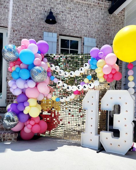 Taylor Swift birthday balloon backdrop Friendship Bracelet Balloons, Taylor Swift Themed Decorations, Friendship Bracelet Party Decor, Taylor Swift Birthday Backdrop, Swift Birthday Party, Taylor Swift Birthday Decor, Taylor Swift Balloons, Taylor Swift Balloon Arch, Taylor Swift Birthday Party Decorations