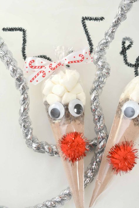 Reindeer Cocoa Treat Bags Christmas Sweet Cones, Christmas Hot Chocolate Gifts, Reindeer Hot Chocolate, Christmas Fair Ideas, Xmas Eve Boxes, Hot Chocolate Gifts, Christmas Eve Box Fillers, Christmas Crafts For Adults, Cheap Christmas Gifts