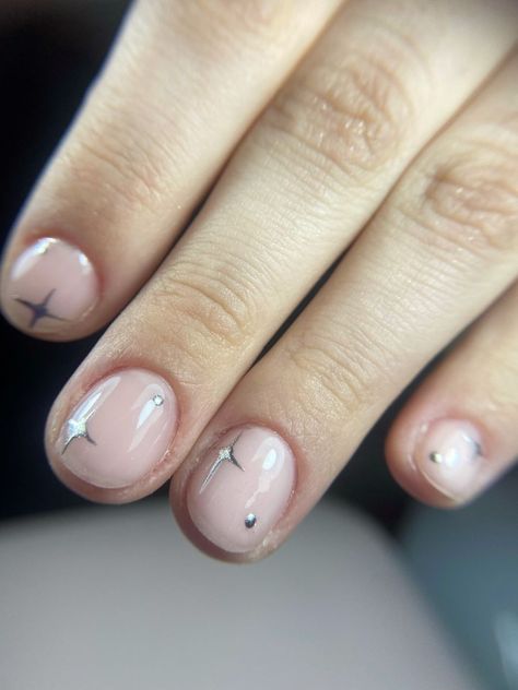 Cute Clear Nails Short, Star Manicure Ideas, Short Nails Silver Design, Short Nails Clear Design, Gems On Short Nails, Short Sliver Nails, Star Gel Nails Short, Short Nails For Prom, Short Nail Designs Silver