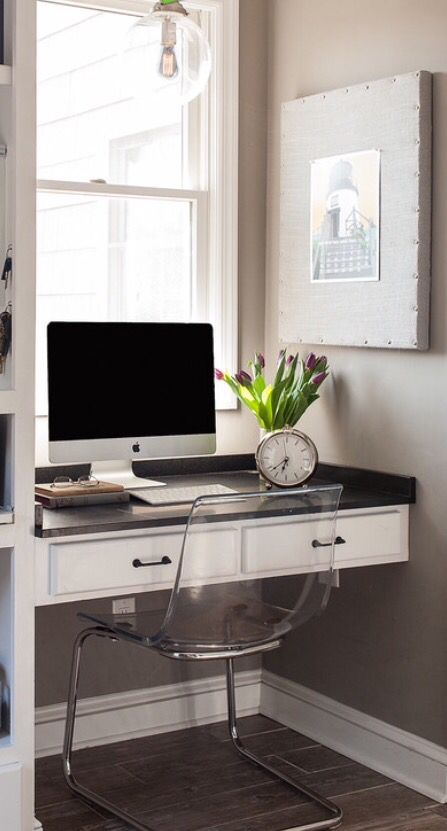 Dormer desk Transitional Home Office, Desk Nook, Home Office For Man, Office Nook, Decor Studio, Bedroom Desk, Home Office Storage, Small Home Office, Transitional House