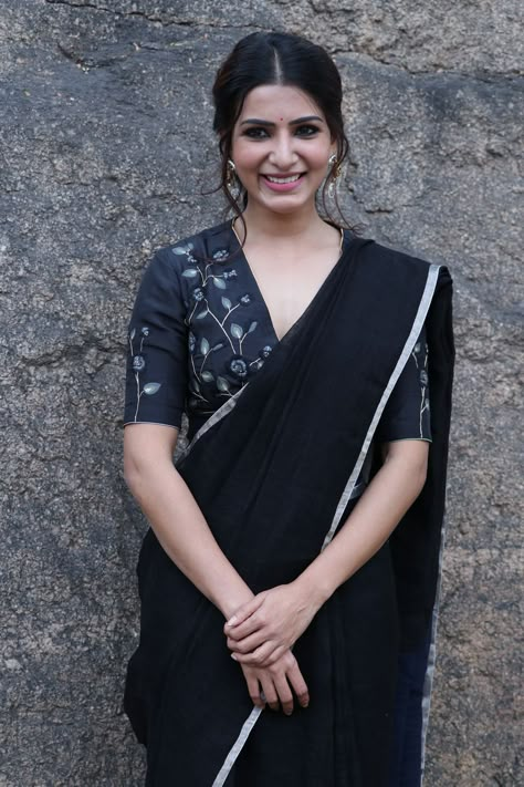 Black Cotton Saree, Samantha Akkineni, Formal Saree, Cotton Saree Blouse Designs, Cotton Saree Blouse, Samantha Photos, Blouse Designs Silk, Saree Photoshoot, Saree Blouse Designs Latest