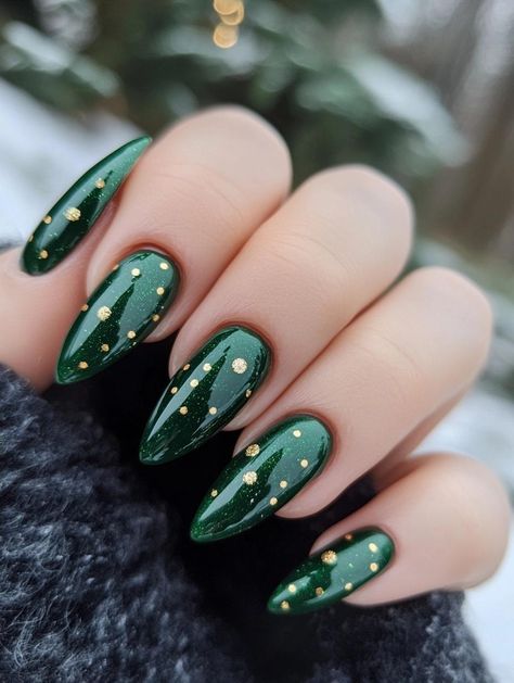 Green Christmas Nail Ideas, Green Christmas Nail, Intricate Snowflake, Acrylic Nails Almond Shape, Christmas Nail Art Ideas, Christmas Nail Ideas, Snowflake Patterns, Dark Green Nails, Festive Nail Art