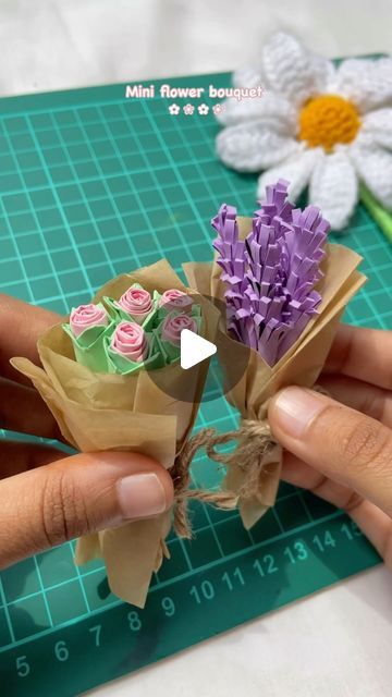 Mini Paper Bouquet, Cute Gift Ideas Diy, Paper Flowers Mini, Mini Flower Bouquet, Diy Crafts Paper, Crafts Gift Ideas, Cute Gift Ideas, Mini Flowers, Flower Bouquet Diy