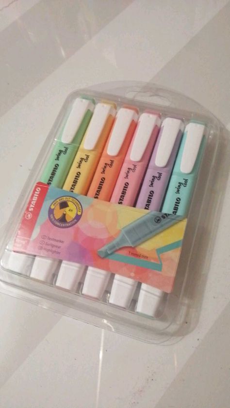 Pretty School Supplies, School Suplies, Stationery Obsession, Cute Stationary School Supplies, Cute School Stationary, Marker Storage, School Tool, Cool School Supplies, Study Stationery