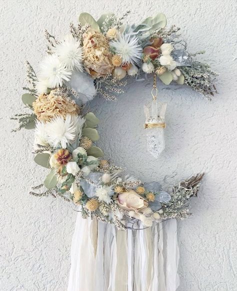 Moon Wreaths, I Did A Thing, Floral Door Wreaths, Easy Diy Wreaths, Candles Photography, Rustic Wedding Bouquet, Door Wreaths Diy, Dried Flower Wreaths, Floral Craft