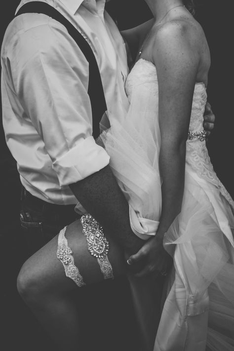 Married Ideas, Hill Photography, Wedding Picture Poses, Dark Wedding, Art Wedding Photography, Dream Wedding Ideas Dresses, Groom Photo, Wedding Photos Poses, Cute Wedding Ideas