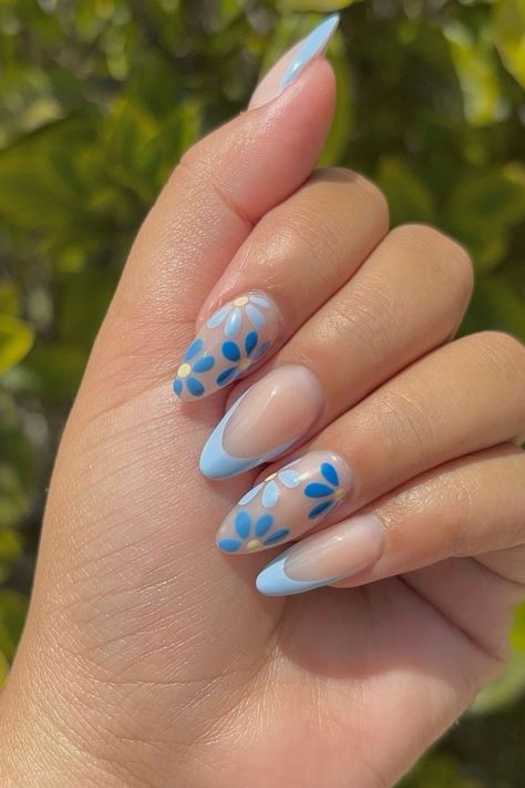 Trendy Summer Almond Nails: Must-Try Designs for 2024 Cute Almond Shaped Nails, Almond Summer Nails, Summer Almond Nails, Almond Shaped Nails Designs, Cute Almond Nails, Almond Acrylic Nails Designs, Nail 2024, Summer Nails Almond, Almond Acrylic