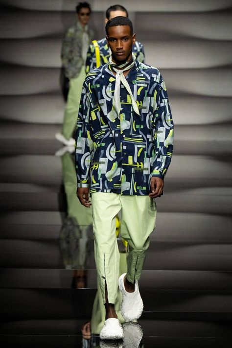 Armani Ss23, Armani Spring 2023, 2023 Menswear Fashion Show, Normal Clothes, Quirky Fashion, Menswear Fashion Show, Man Fashion, Creation Couture, Next Fashion