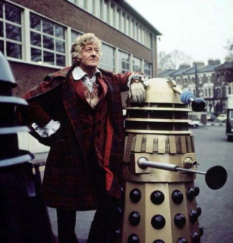 The Third Doctor posing with a Dalek. Third Doctor And The Master, Third Doctor, 3rd Doctor, Fifth Doctor, Jon Pertwee, Classic Doctor Who, Doctor Who Fan Art, 13th Doctor, Time Lord