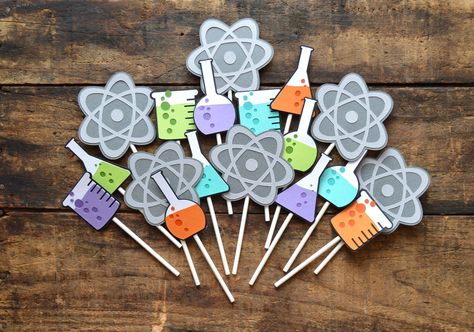 Mad Scientist Party Decorations, Mad Scientist Theme, Science Lab Decorations, Science Themed Party, Science Birthday Party Ideas, Mad Scientist Party, Scientist Party, Birthday Party Cups, Science Decor