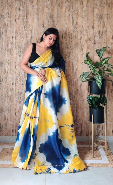 Tie Dye Saree, Feet Drawing, Tie Dye Patterns Diy, Tutorial Drawing, Dye Patterns, Tie Dye Crafts, Kurta Neck Design, Tie Dye Patterns, Pakistani Dresses