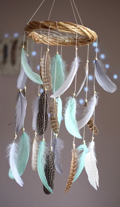 Dreamcatcher Mobile, Feather Mobile, Atrapasueños Diy, Dreamcatcher Baby, Baby Shower Boho, Dream Catcher Mobile, Mint Nursery, Grey Nursery Decor, Blue Nursery Decor