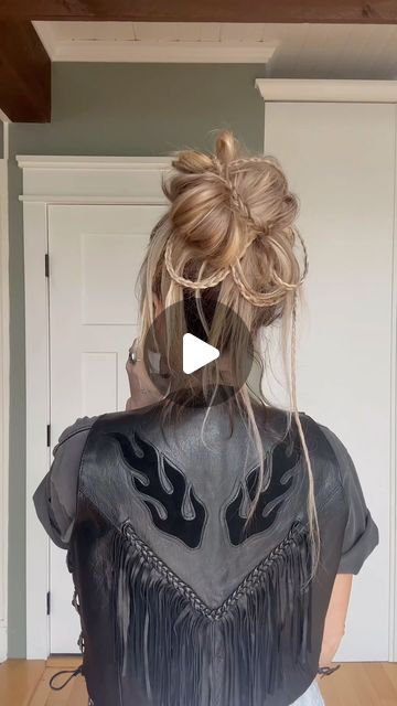 TORIE BLISS on Instagram: "Festival 𝖒𝖊𝖘𝖘𝖞 bun with @sexyhair 🎡🌵🏜️🎶  I love messy buns & I love micro braids, combo them together and you get the cutest bun!    Product recipe: @sexyhair Texture Surfer Girl @sexyhair Healthy Love Oil @sexyhair Healthy So Touchable    🏁SAVE & TRY BESTIES!!!!! #SexyHairPartner  #springhair #festivalfashion #festivalhair #hairtutorial #messybun" Braided Messy Bun, Messy Bun With Braid, Healthy Love, Cute Buns, Love Oil, Messy Buns, Micro Braids, Festival Hair, Spring Hairstyles