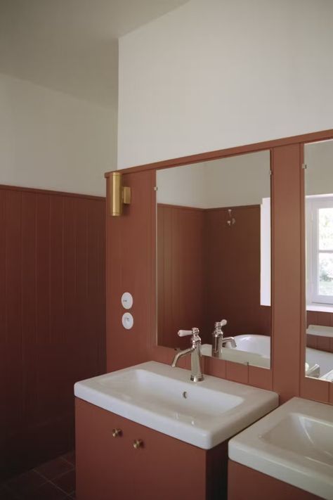 Photo 16 of 20 in Terra-Cotta Flooring Ties Together a Refreshed Country Home in France - Dwell Terra Cotta Bathroom, Terra Cotta Flooring, Modern Floor Tiles, Homes In France, French Estate, Modern Flooring, Terracotta Tiles, Prefab Homes, Country Home