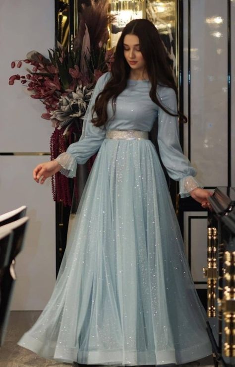 Lengha Designs, Queen Of My Heart, Party Wear Gowns, Gown Party Wear, Long Gown Design, Simple Frocks, Lehenga Designs Simple, Pakistani Fancy Dresses, Girls Frock Design