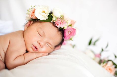 Candice Benjamin Photography newborn session baby flower crown. Newborn Photography Tips, Baby Flower Crown, Foto Newborn, Newborn Flower, Newborn Photography Boy, Newborn Photography Poses, Baby Inspiration, Girl Flower, Newborn Shoot