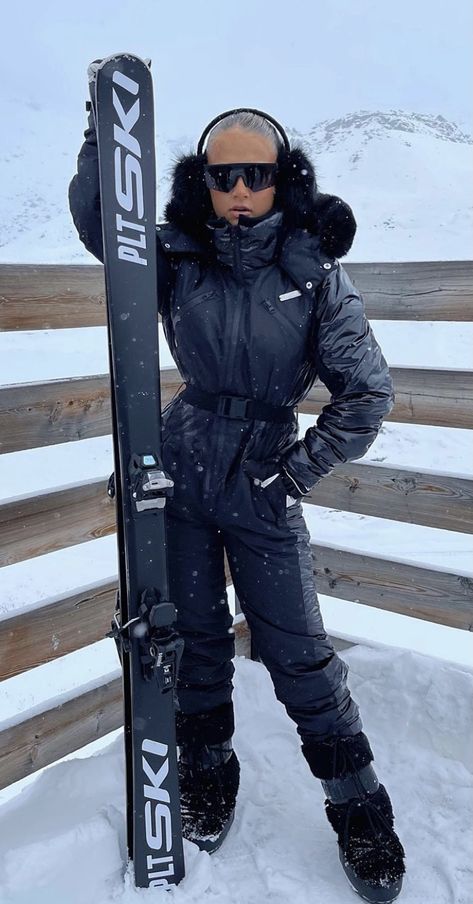 Ski Suit Women, Ski Suits For Women, Aspen Ski, Hazmat Suit, Ski Bunnies, Ski Fashion, Ski Suits, Skiing Outfit, Winter Girls