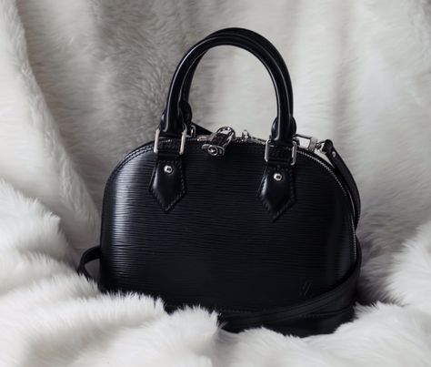 Bag Review: Louis Vuitton Black Epi Alma BB Lv Alma Bb Outfit, Black Louis Vuitton Bag, Louis Vuitton Outfit, Louise Vuitton, Louis Vuitton Alma Bag, Luxe Handbags, Sac Louis Vuitton, Fashionable Bags, Black Louis Vuitton