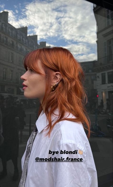 Wolf Haircut Red Hair, Wolfcut For Fine Hair, Haircuts Women Medium Length, Dense Curtain Bangs, Ginger Hair With Root Smudge, Ginger Hair 2023, Shag Haircut Red Hair, Rene Haircut, Copper Dark Roots