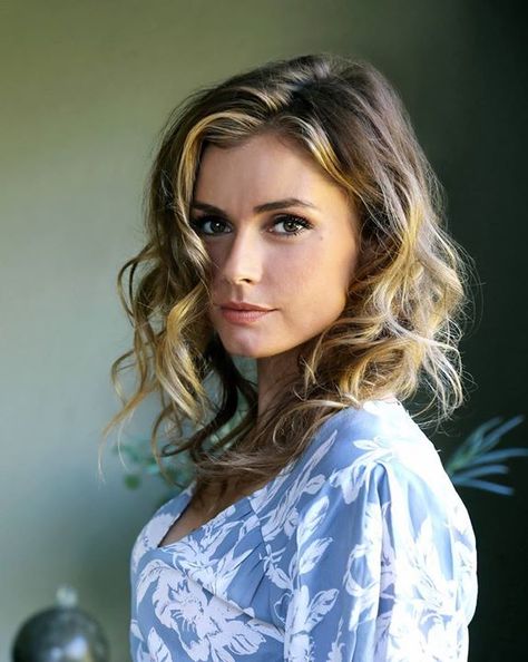 Brianna Brown Brown Actress, Brianna Brown, St Olaf College, Joanna Garcia, School Friend, Freaks And Geeks, After High School, The Pilot, Angel Face