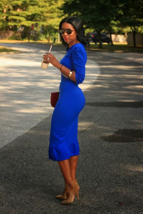 Blue bodycon dress Royal Blue Dress, Work Attire, Looks Vintage, Fashion Sense, Blue Dress, The Professional, Look Fashion, Electric Blue, Cobalt