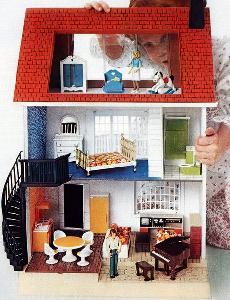 These vintage Fisher-Price dollhouses offered hours of playtime fun Vintage Fisher Price Toys 1970s, Fisher Price Doll House, Vintage Fisher Price Toys, Fisher Price Toys, Dollhouse Toys, Vintage Dollhouse, Vintage Fisher Price, Dollhouse Kitchen, House Decorating