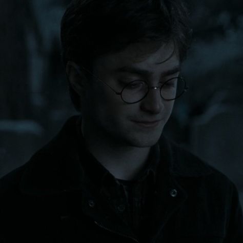 Hp Deathly Hallows, Harry Deathly Hallows, Harry James Potter 6th Year, Harry James Potter Deathly Hallows, Harry Potter And The Deathly Hallows, Lennon Glasses, Harry Potter 6, Deathly Hallows Part 2, Daniel Radcliffe Harry Potter