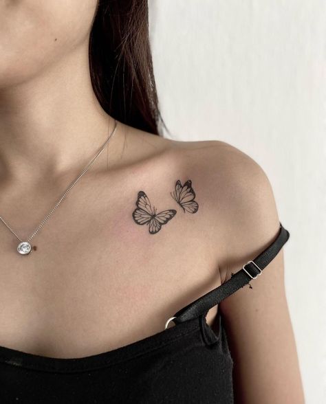 Butterflies On Collar Bone Tattoo, Butterfly On Shoulder Tattoo, Feminine Collar Bone Tattoos, Front Shoulder Tattoos For Women, Shoulder Butterfly Tattoo, Tattoo On Collar Bone, Butterfly Shoulder Tattoo, Front Shoulder Tattoos, Clavicle Tattoo