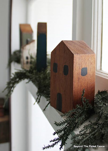 Wooden Block Houses Diy, Diy Small Houses Craft, Diy Christmas Houses Village Wood, Wooden Christmas Houses Diy, Wood Block Crafts Christmas, Diy Wooden Houses, Christmas Wooden Houses, Wood Block Houses, Wooden Blocks Diy