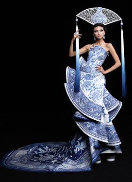 SHANGHAI SOCIAL DIARY | New York Social Diary Moda China, Chinese Gown, Guo Pei, Haute Couture Designers, Embellished Clothing, Couture Designers, Chinese Clothing, Chinese Dress, China Fashion