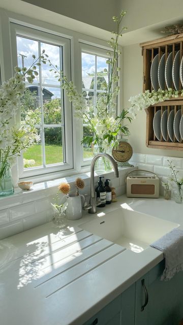 Cottage Farm, Lake Cottage, Big Windows, House Floor, Terraced House, Kitchen Window, Through The Window, Beautiful Morning, Morning Light